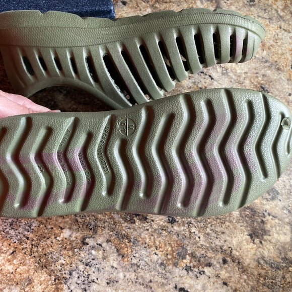 OT Revolution Mens Green Tie Dye Garden or Swim Sandals Men M 10-11 - Picture 9 of 10